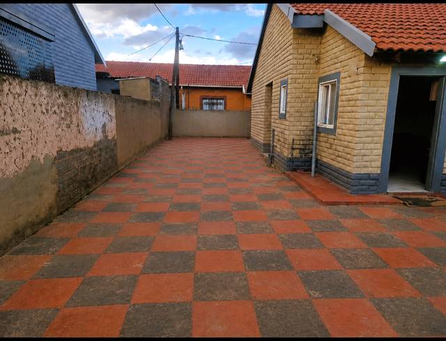2 BEDROOM HOUSE FOR SALE IN EVATON WEST